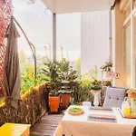 Quit And Designer Loft With Elevator Apartman