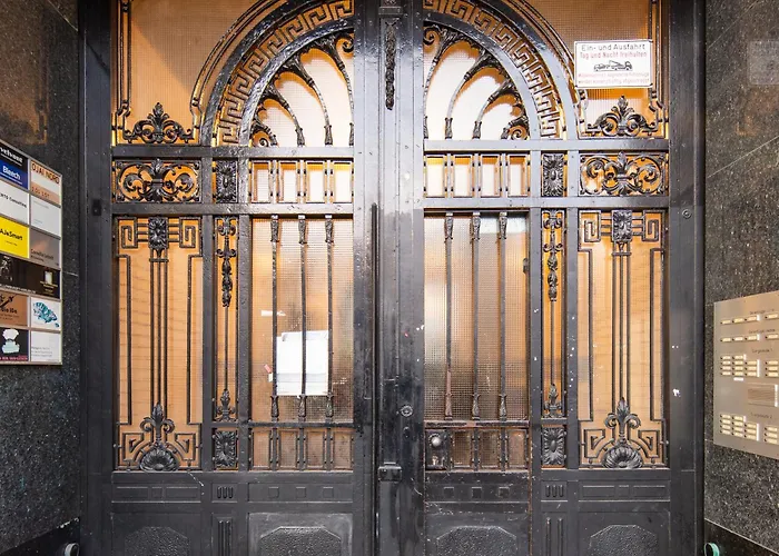 Quit And Designer Loft With Elevator Apartment