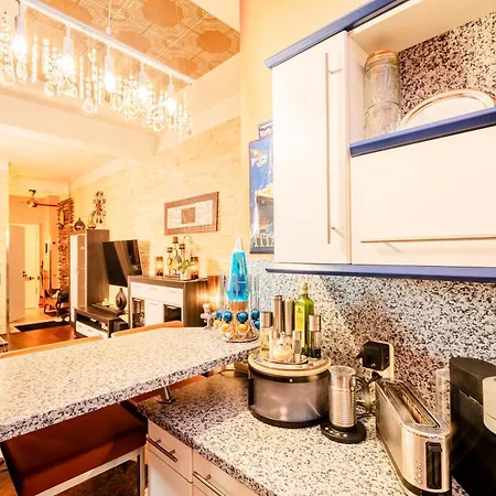 Quite And Designer Loft With Elevator *