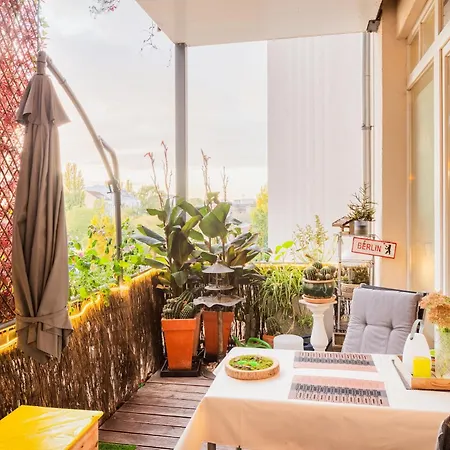 Quite And Designer Loft With Elevator شقة